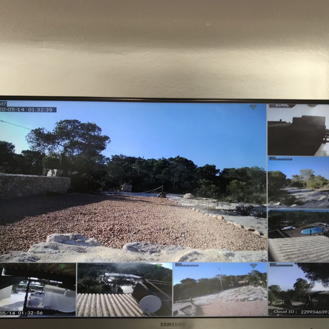 Sistema de vigilancia exterior con grabación por circuito cerrado y alarma